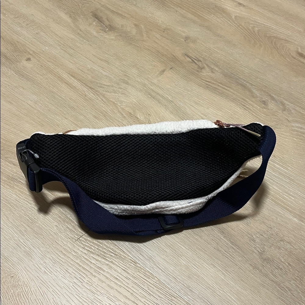 Kari Traa Fanny Pack Sherpa White Fleece Waist Bag with Navy Strap - Picture 4 of 6